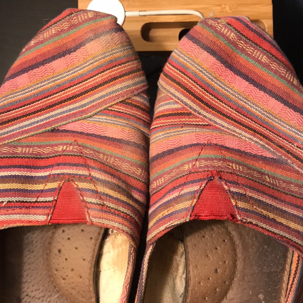 Toms shoes size 8.